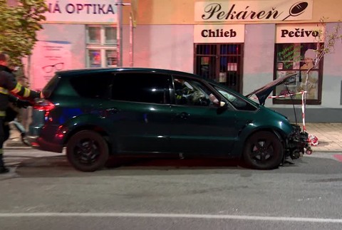 Nehoda troch áut, medzi zranenými sú aj deti2656