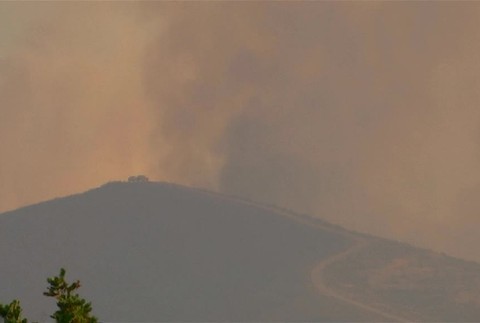 Silný požiar v Portugalsku sa blížia k obľúbenému letovisku3713