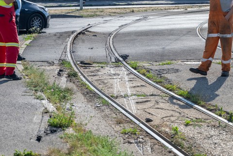 V Bratislave sa vykoľajila električka