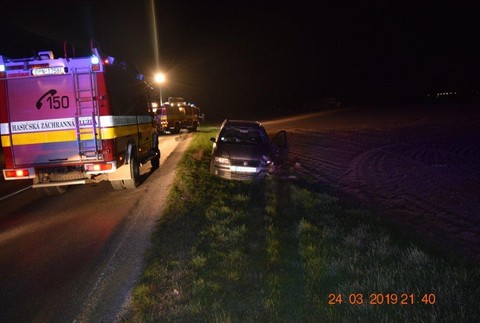 Nepozornosť za volantom. Vodička prešla do protismeru, kde sa zrazila s oprotiidúcim autom