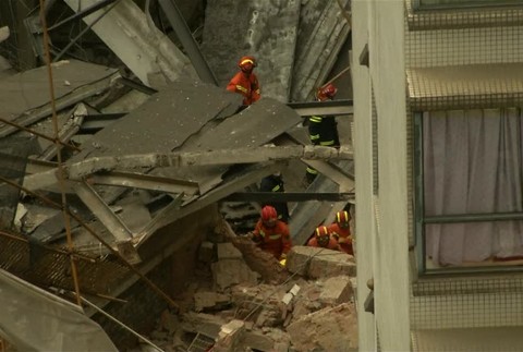 [multi] Pád budovy v Číne 829