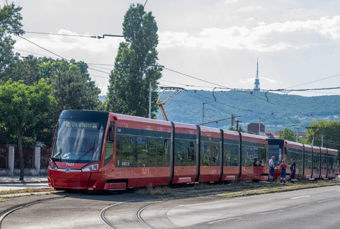 V Bratislave sa vykoľajila električka