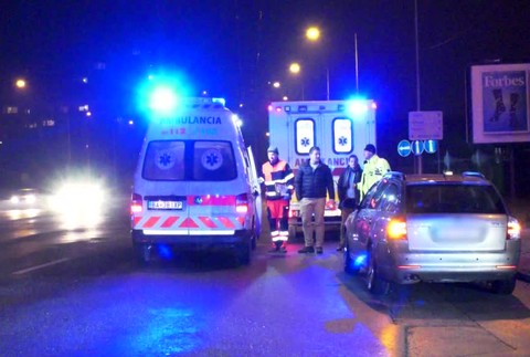 Namiesto vianočných nákupov, skončili v nemocnici. V aute sedela aj tehotná žena