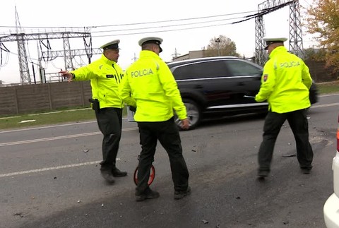 Nehoda kamión s autami