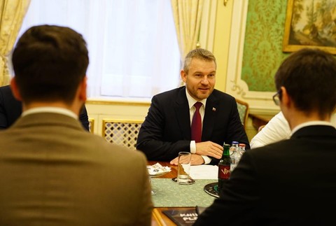 Peter Pellegrini: Ak to pacientom pomôže, ja sa budem zaoberať aj plesňou