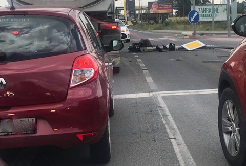 kolóna v okolí nehody