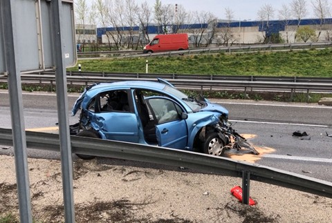 Nehoda R1 kamión a auto