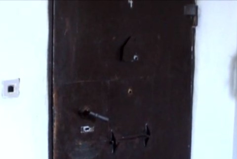 V noci chrápal. Dobili ho za to stoličkou