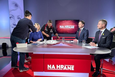 b2c2f7cb-f9a0-45a6-a249-33107d777035