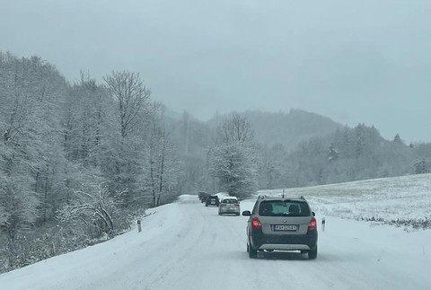 horské sedlo dielik sneh zima cesty (3)