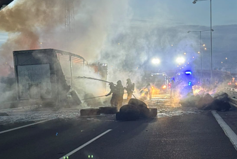 Požiar kamióna na diaľnici D2 2