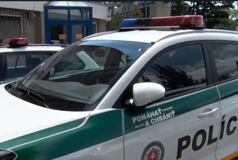 Zrážka osobného auta a štvorkolky. Muža (74), ktorý sedel na štvorkolke, previezli do nemocnice