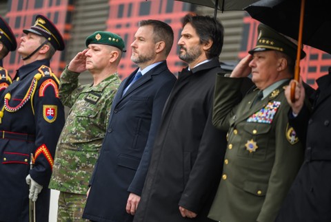 Na snímke sprava náčelník Generálneho štábu OS SR generál Daniel Zmeko, vicepremiér a minister obrany SR Robert Kaliňák (Smer-SD), prezident SR Peter Pellegrini a veliteľ Tímu pre integráciu síl NATO (NFIU) na Slovensku plukovník Marián Kurilla