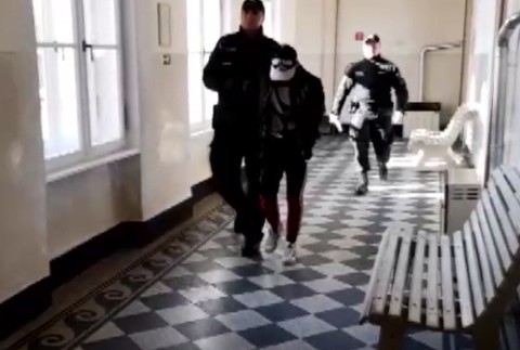 Policajtom došla trpezlivosť. Chlapcov vo veku 15 a 17 rokov poslali za mreže