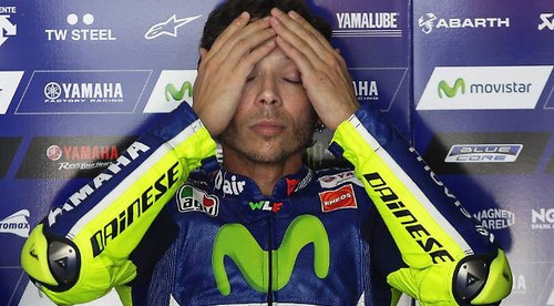 Hotová katastrofa! Rossi si na tréningu zlomil nohu