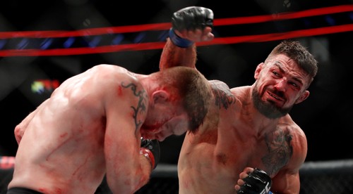 Bojovník UFC púta pozornosť. Do rohu si miesto trénerov zoberie priateľku