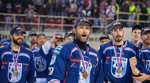 V prvom zápase prípravy nastúpia otec a syn Štefankovci