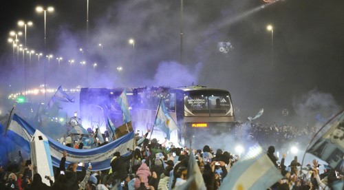 Oslavy návratu národného tímu v Argentíne napriek finálovej prehre