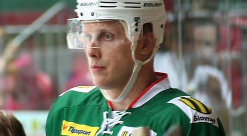 Domáci prvý prípravný zápas zeleno – bielych v sezóne 2012/2013 – HK 36 SKALICA – Kometa Brno 1:5 – rozhovor s útočníkom Marekom Bartánusom