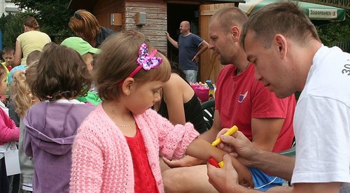Zeleno – bieli hokejisti skalickým deťom