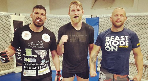 Alexander Gustafsson poďakoval Attilovi Véghovi a Ilja Škondričovi