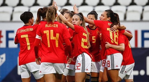 Španielske futbalistky chceli zvrhnúť trénera. Budú potrestané
