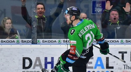 Zažiaril v českom play-off, slovenský krídelník smeruje do NHL!