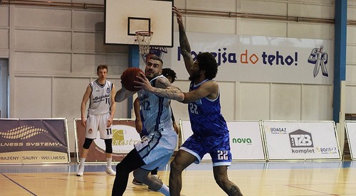 Hráč Spišskej Novej Vsi Marko Stevanovič s ocenením "Peak hráč mesiaca" marec