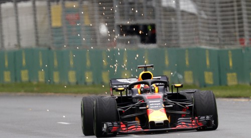 Prvý tréning pred púštnou VC Bahrajnu pre Ricciarda, druhý pre Räikkönena