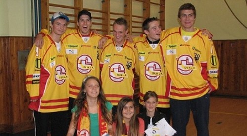 Hokejisti Dukly potešili žiakov 9.ZŠ úsmevmi aj vstupenkami