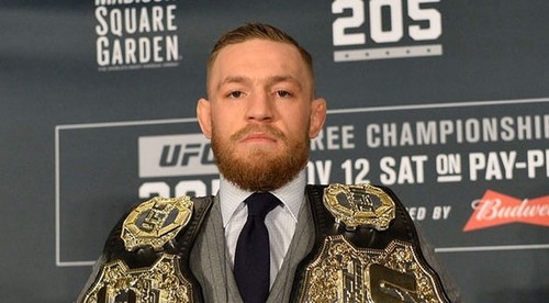 Conor McGregor je oficiálne späť!