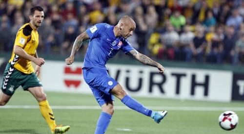Cieľ splnený. Slováci vďaka Weissovi a Hamšíkovi z Litvy s tromi bodmi