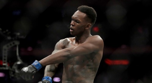 Nočná mora hviezdneho Adesanyu? Do UFC prestupuje muž, ktorý ho knokautoval