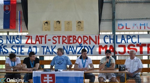 Strieborní medailisti navštívili dubnickú školu Pavla Demitru