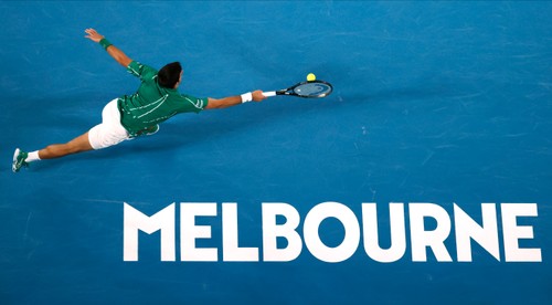 Djokovič potreboval na triumf v Melbourne 5 setov s Thiemom