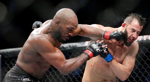 UFC hlási obrovské zisky, neprofitujú však bojovníci