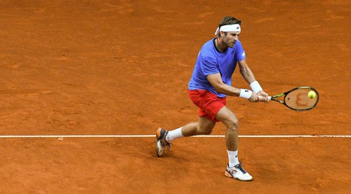 Davis Cup zachránený. Gombos suverénne zdolal Majchrzaka