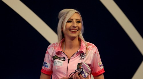 Fallon Sherrocková si zahrá šípkarskú Premier League!