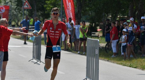 Richard Varga v Leedsi jedenásty. Školili Brownleeovci
