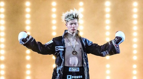 V Ázii pripravujú kickboxerský zápas troch proti jednému