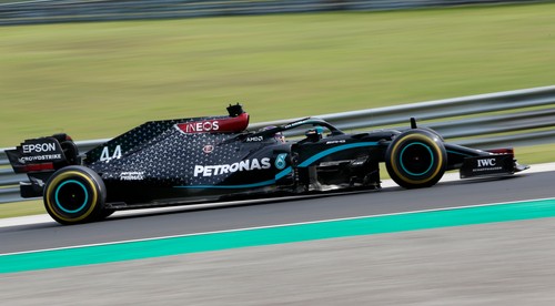 VC Maďarska: Hamilton s druhou výhrou v sezóne. Vynikajúce umiestnenie Verstappena
