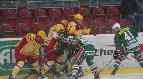 Radosť hrať opäť doma