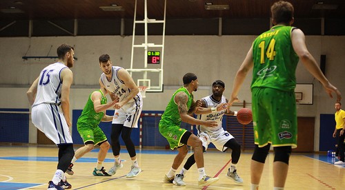 Hustý zápas o prvé miesto!