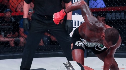 Dva duely počas jedného večera Bellatoru ukončil kop do rozkroku