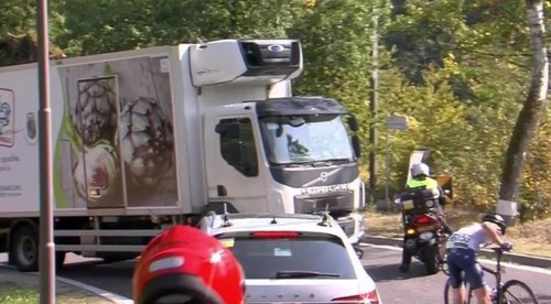 Prešľap na Okolo Luxemburska: pelotón prekvapila dodávka