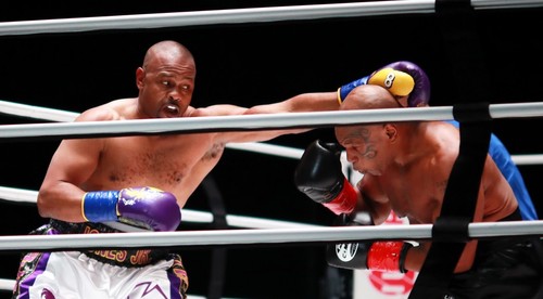 Tyson bol v exhibícii lepší, rozhodcovia mali iný názor