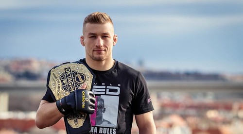 Prezývke nezostal nič dlžný. Kozma pôjde do boja s novým účesom