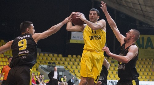 Inter zdolal pohodlne Handlovú, vonku vyhrala iba Karlovka