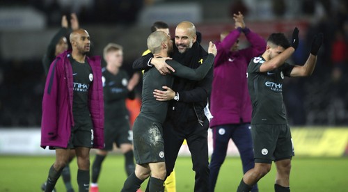 Guardiola získal v Anglicku prvú trofej, ManCity prekonal Arsenal