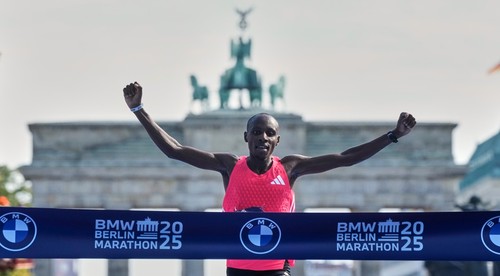 Výkony na Berlínskom maratóne poznačilo teplo. Triumfovali Keňania